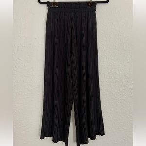 Bershka Womens Pants Size Small Black Wide Leg Elastic Waist Pleated Flowey